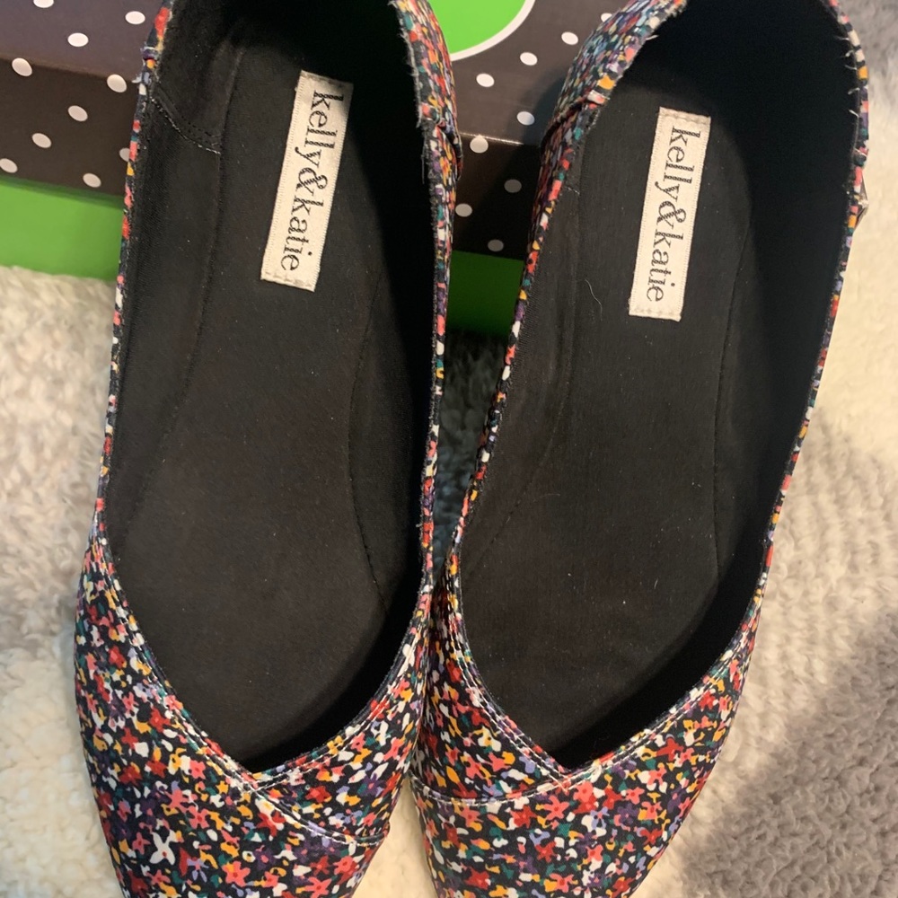 Katie & Katie floral flats size 8 floral